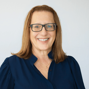 Rhonda Headshot  (5)